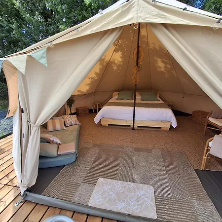 Luxury tent Le Bivouac De La Plante Saint-Aubin-de-Branne