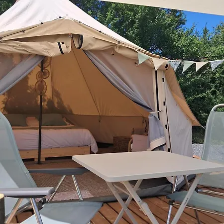 Luxury tent Le Bivouac De La Plante Saint-Aubin-de-Branne